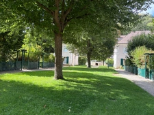 ESPRIT MAISON -TRIPLEX FAMILIAL AVEC JARDIN – PETITE RÉSIDENCE ARBORÉE SAINT GERMAIN EN LAYE