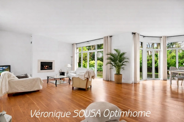 Trés belle maison familiale lumineuse -4 chambres dont 3 suites – écoles et gare à pied 