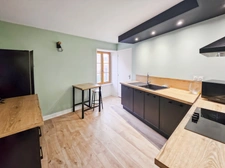Maison d'habitation + studio + local commercial 