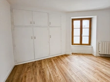 Maison d'habitation + studio + local commercial 