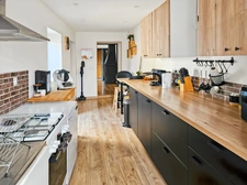 Maison vigneronne rénovée avec cachet – 3 chambres – Terrasse + dépendances – Chauriat