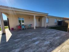 VILLA PLAIN PIED - 94 M² - TERRAIN - GARAGE - 25 MIN DE CLERMONT FERRAND EST - VERTAIZON-CHIGNAT 