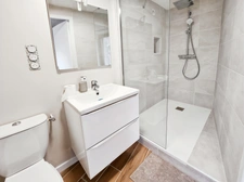 Maison d'habitation + studio + local commercial 