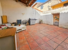 Maison vigneronne rénovée avec cachet – 3 chambres – Terrasse + dépendances – Chauriat