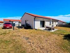 Villa de plain pied 94 m² -  3 chambres -  garage -  jardin à Vertaizon 63