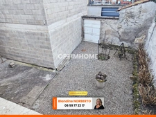 Maison à vendre 7 pièces - 180 m² - Extérieurs - 2 garages à VERTAIZON (63)