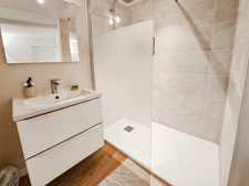 Maison d'habitation + studio + local commercial 