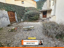 Maison à vendre 7 pièces - 180 m² - Extérieurs - 2 garages à VERTAIZON (63)