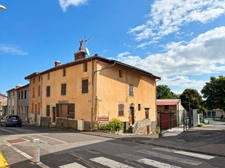 MAISON DE VILLAGE 4 CH + TERRASSE + DEPENDANCES A VERTAIZON