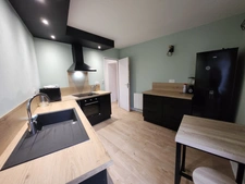 Maison d'habitation + studio + local commercial 