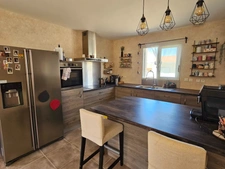 Villa de plain pied 94 m² -  3 chambres -  garage -  jardin à Vertaizon 63