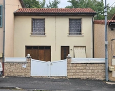 Maison à rénover – 2 chambres - Extérieurs - Garage - Pont-du-Château (63)