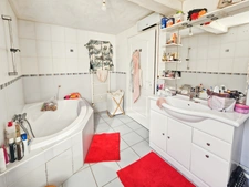 Maison 176 m² habitables - jardin - cour - grange  CHAURIAT (63)