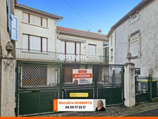 Maison à vendre 7 pièces - 180 m² - Extérieurs - 2 garages à VERTAIZON (63)