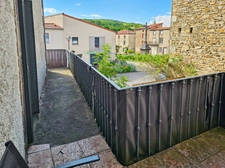 Maison vigneronne rénovée avec cachet – 3 chambres – Terrasse + dépendances – Chauriat