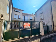 Maison à vendre 7 pièces - 180 m² - Extérieurs - 2 garages à VERTAIZON (63)