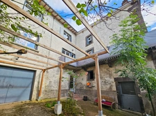 Maison vigneronne rénovée avec cachet – 3 chambres – Terrasse + dépendances – Chauriat
