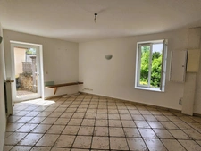 Maison 176 m² habitables - jardin - cour - grange  CHAURIAT (63)