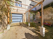 Maison vigneronne rénovée avec cachet – 3 chambres – Terrasse + dépendances – Chauriat