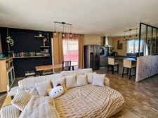 Villa de plain pied 94 m² -  3 chambres -  garage -  jardin à Vertaizon 63