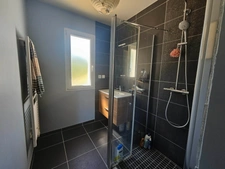 Villa de plain pied 94 m² -  3 chambres -  garage -  jardin à Vertaizon 63