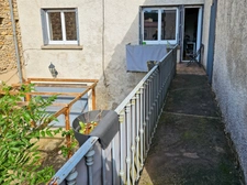 Maison vigneronne rénovée avec cachet – 3 chambres – Terrasse + dépendances – Chauriat