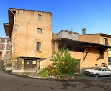 MAISON DE VILLAGE 4 CH + TERRASSE + DEPENDANCES A VERTAIZON
