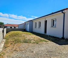 Villa de plain pied 94 m² -  3 chambres -  garage -  jardin à Vertaizon 63