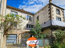 Maison vigneronne rénovée avec cachet – 3 chambres – Terrasse + dépendances – Chauriat