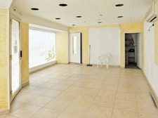 Maison d'habitation + studio + local commercial 