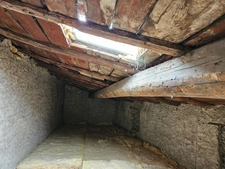 Maison de bourg à rénover -5 pièces- garage - cave - LES MARTRES DE VEYRE (63)