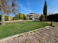 Maison 4 pièces -3 chambres- plusieurs garages -Beau terrain  2000 m2 - PERIGNAT LES SARLIEVE (63)