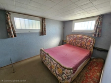 Maison 4 pièces -3 chambres- plusieurs garages -Beau terrain  2000 m2 - PERIGNAT LES SARLIEVE (63)