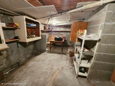 Maison 4 pièces -3 chambres- plusieurs garages -Beau terrain  2000 m2 - PERIGNAT LES SARLIEVE (63)