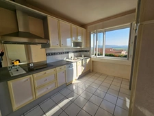 Belle Propriété Maison 101m2 4 pièces- terrain de 4095 m2 - PERIGNAT LES SARLIEVE (63)