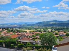 Maison à vendre 8 pièces - 6 chambres- terrain de 884 m2 - belle vue dégagée -LA ROCHE BLANCHE (63)
