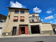 Maison à vendre 8 pièces - 6 chambres- terrain de 884 m2 - belle vue dégagée -LA ROCHE BLANCHE (63)