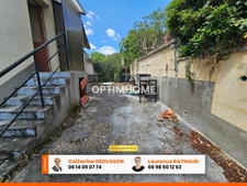 Maison à vendre 8 pièces - 6 chambres- terrain de 884 m2 - belle vue dégagée -LA ROCHE BLANCHE (63)