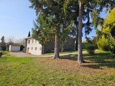 Maison 4 pièces -3 chambres- plusieurs garages -Beau terrain  2000 m2 - PERIGNAT LES SARLIEVE (63)
