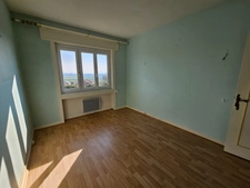 Maison 4 pièces -3 chambres- plusieurs garages -Beau terrain  2000 m2 - PERIGNAT LES SARLIEVE (63)