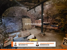 Maison à vendre 8 pièces - 6 chambres- terrain de 884 m2 - belle vue dégagée -LA ROCHE BLANCHE (63)