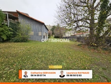 Terrain 1072 m2 avec grange aménageable- LA ROCHE BLANCHE (63670)