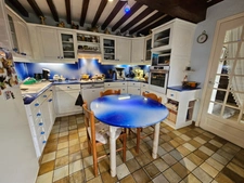 Superbe demeure de caractère en pierres – 220 m² habitables – Terrain, piscine, dépendances – CHAURIAT ( 63)