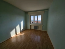 Maison 4 pièces -3 chambres- plusieurs garages -Beau terrain  2000 m2 - PERIGNAT LES SARLIEVE (63)