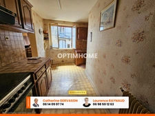 Maison à vendre 8 pièces - 6 chambres- terrain de 884 m2 - belle vue dégagée -LA ROCHE BLANCHE (63)