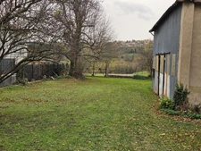 Terrain 1072 m2 avec grange aménageable- LA ROCHE BLANCHE (63670)