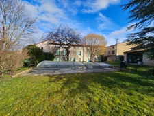 Superbe demeure de caractère en pierres – 220 m² habitables – Terrain, piscine, dépendances – CHAURIAT ( 63)