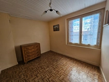 Maison à vendre 8 pièces - 6 chambres- terrain de 884 m2 - belle vue dégagée -LA ROCHE BLANCHE (63)