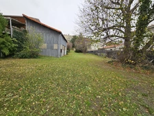 Terrain 1072 m2 avec grange aménageable- LA ROCHE BLANCHE (63670)