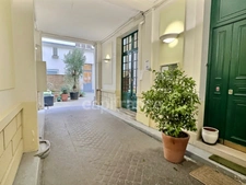 Raffiné 4 pièces Haussmannien rénové, au dernier étage avec ascenseur, sublimé par ses moulures, cheminées, parquet point de Hongrie et dressing, au cœur du 12ème